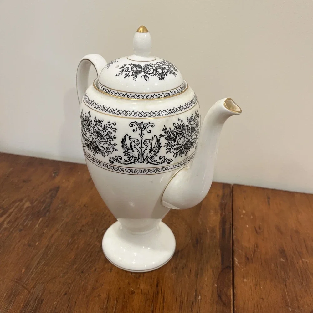 Wedgwood Black Columbia large coffee pot‎ 1¾ pints (UK), VGUC 10.5